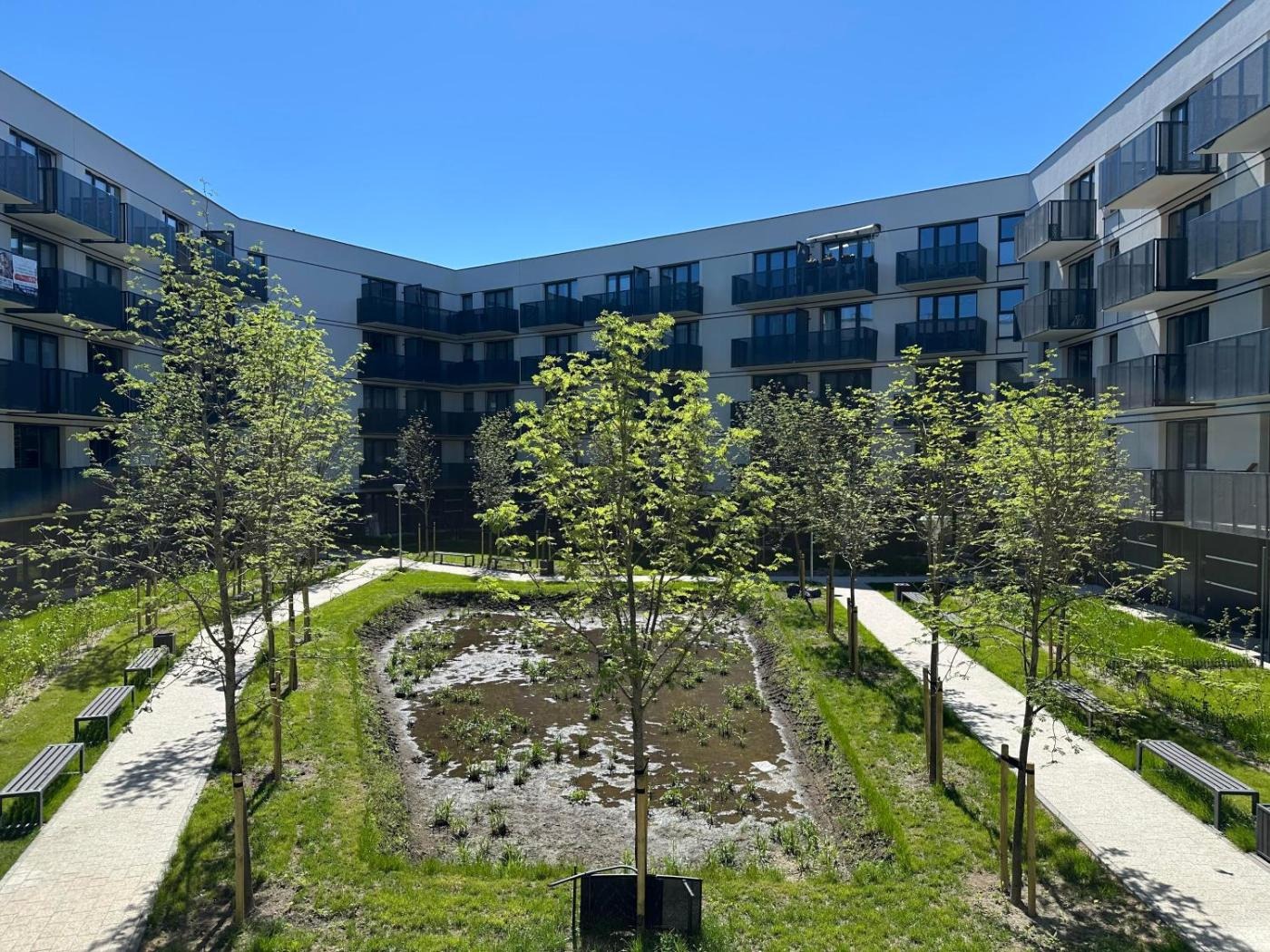 Widok na dziedziniec — Greenwood Apartment Portovo