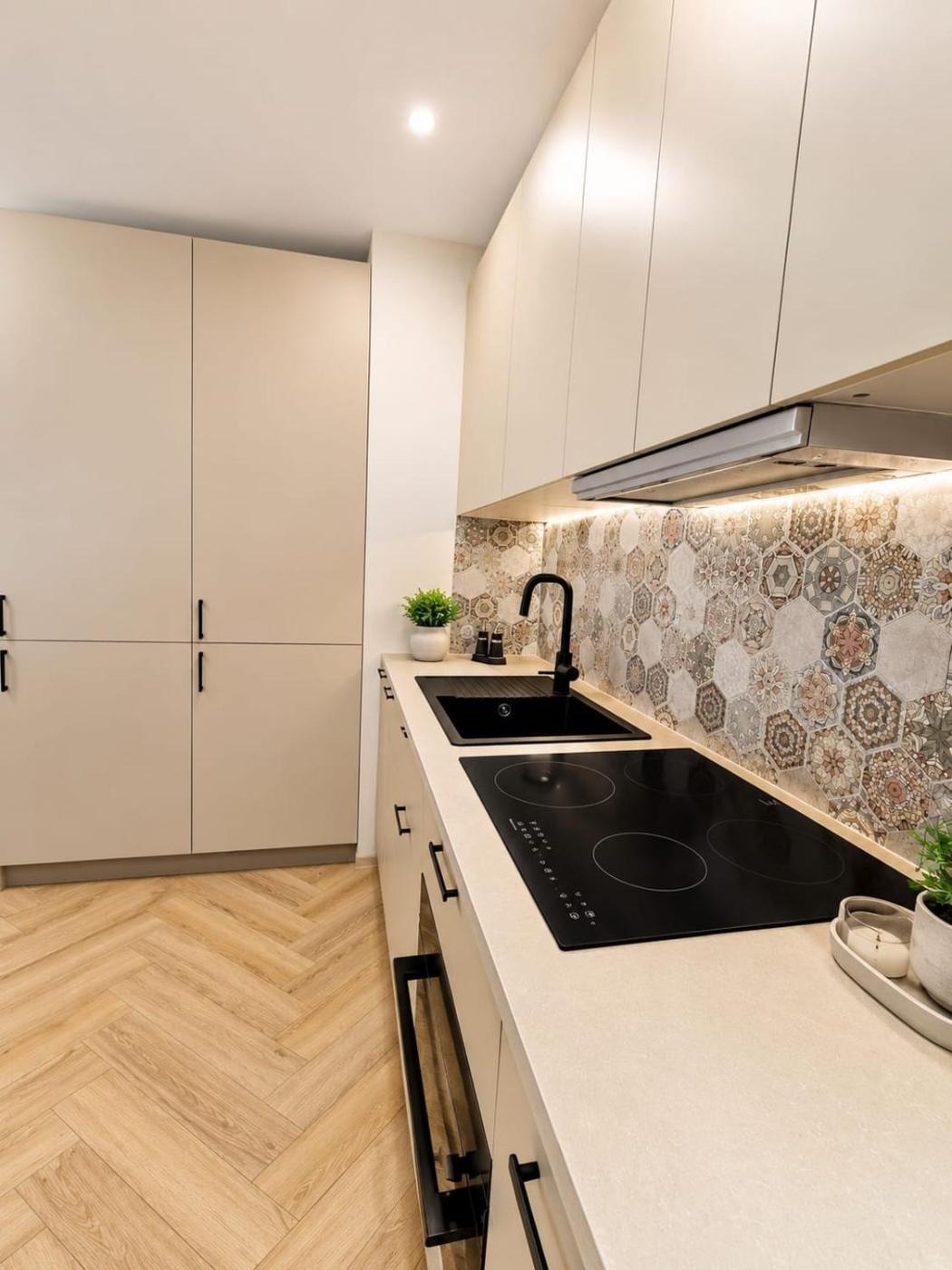 Wyposażona kuchnia — Lumier Apartment Portovo