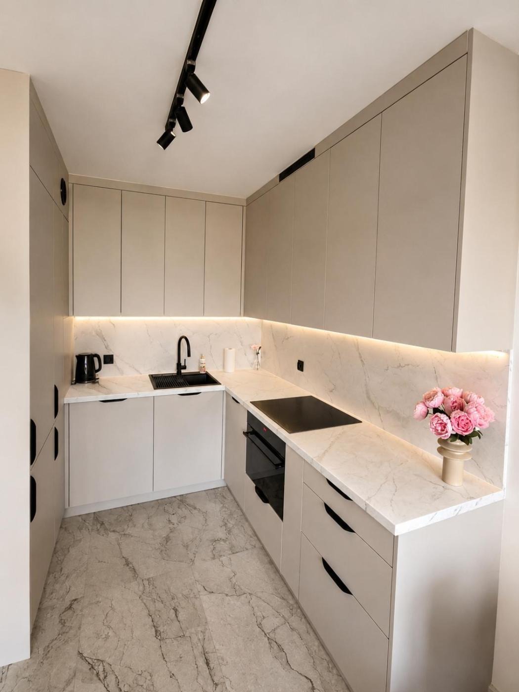 Wyposażona kuchnia — Marble Luxury Apartment Portovo