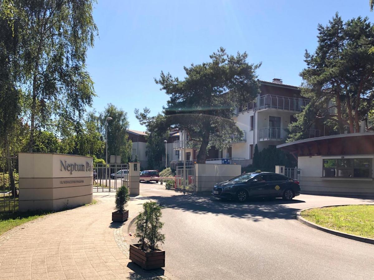 Wjazd na osiedle — Apartament Neptun Park