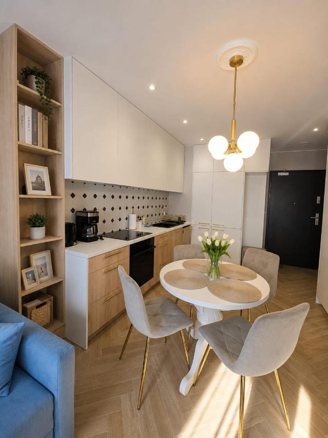 Stół i część jadalniana — Sea Star Apartment Portovo